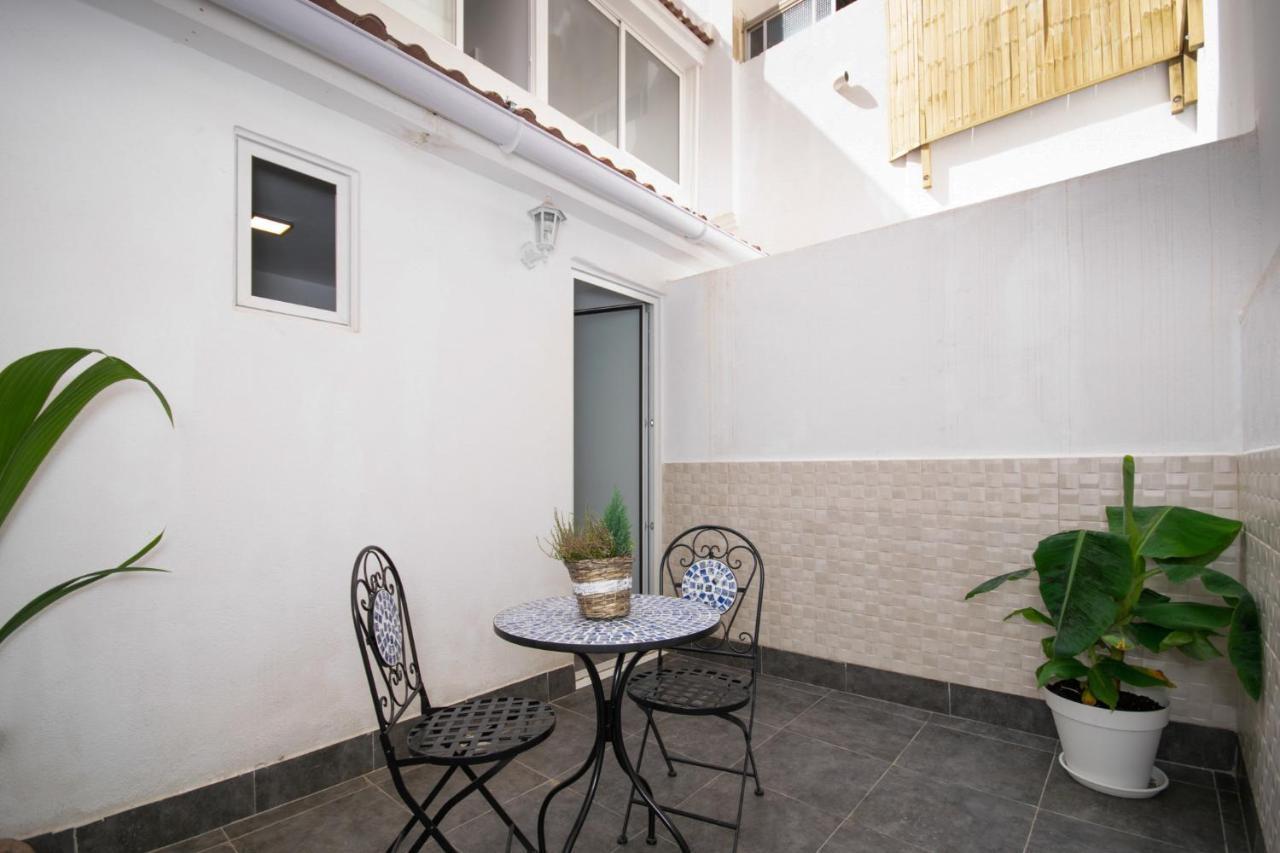 Apartahotel Casa Batito L'Hospitalet de Llobregat Bagian luar foto