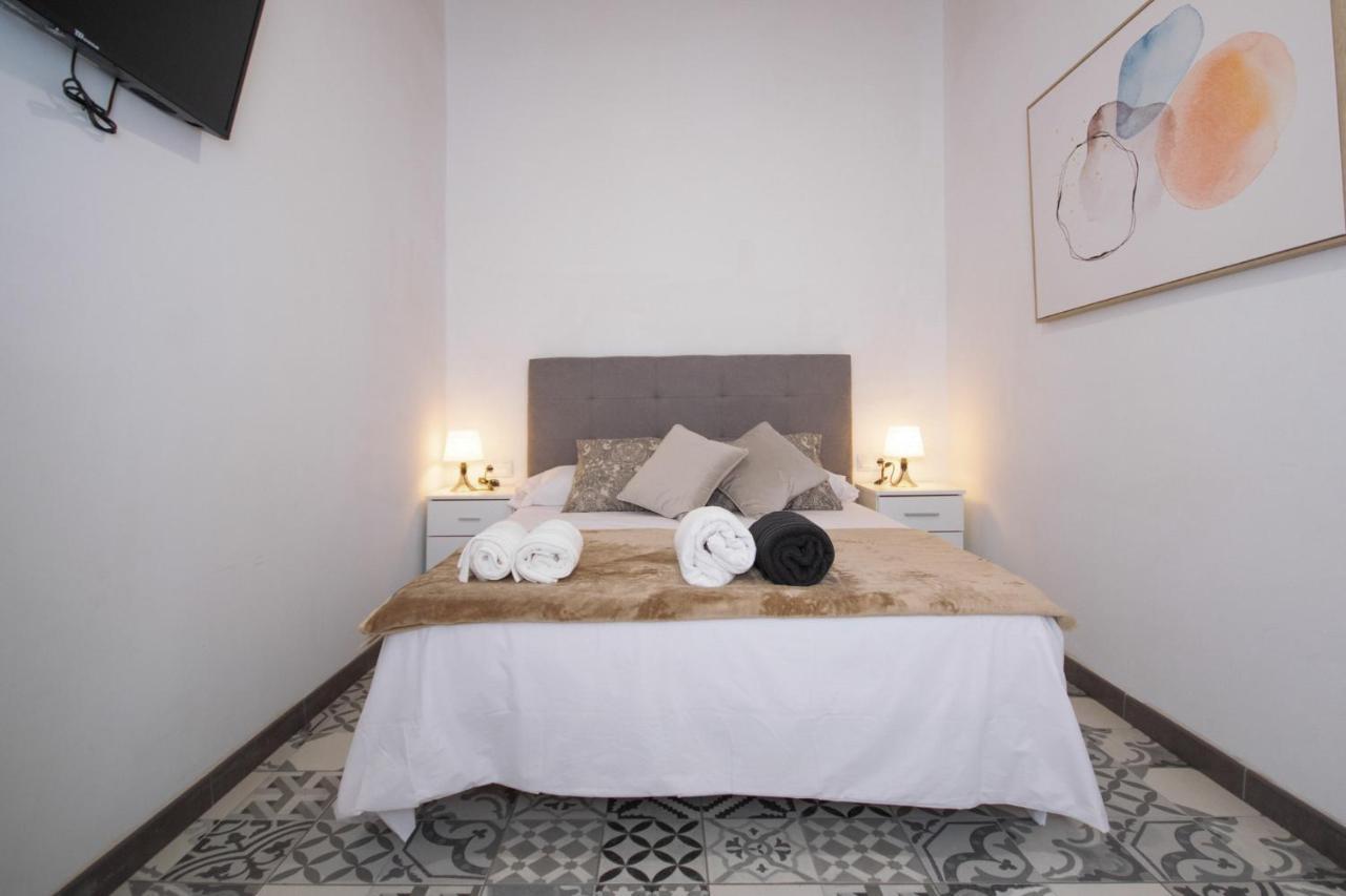 Apartahotel Casa Batito L'Hospitalet de Llobregat Bagian luar foto